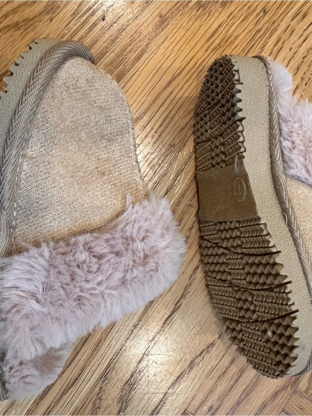 Kids Nicole Miller Cozy Faux-Fur Lined Slippers Tan Sz toddler 7c LIKE NEW!